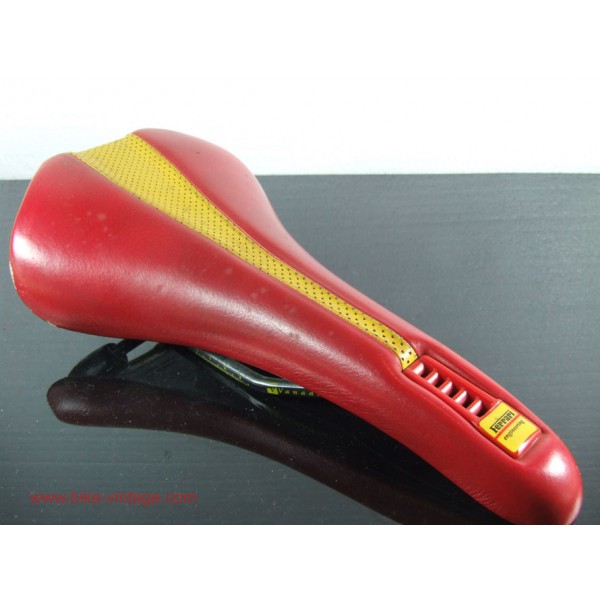 selle-italia-ferrari-novus-saddle-seat-leather-for-colnago.jpg